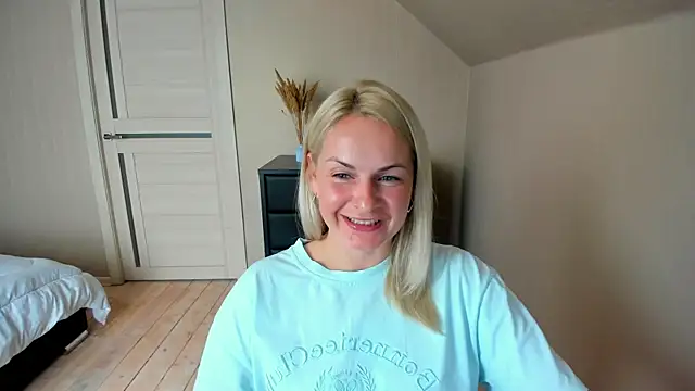 Snapshot of Alicee_Gracee chatting on 10-13-25, 08:38 Alicee Gracee online show from 10-13-25, 08:38