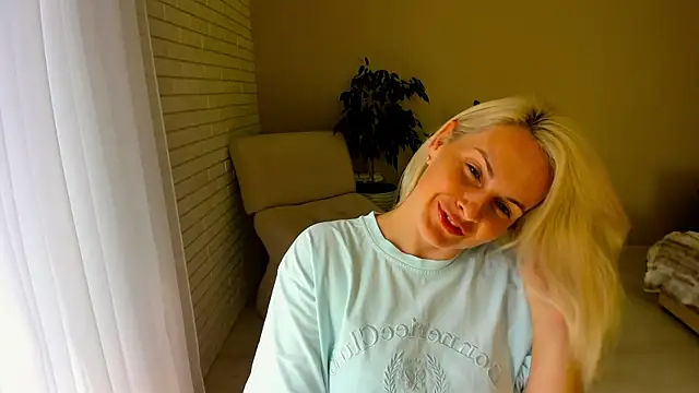 Snapshot of Alicee_Gracee chatting on 09-22-25, 09:26 Alicee Gracee online show from 09-22-25, 09:26