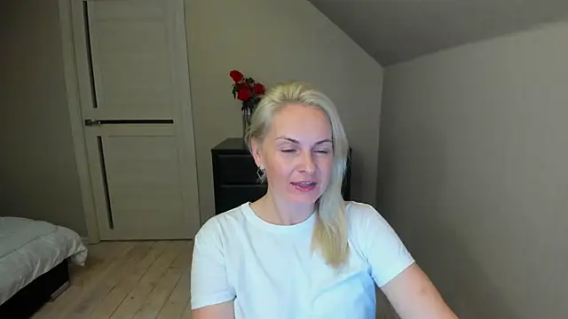 Snapshot of Alicee_Gracee chatting on 10-07-25, 06:42 Alicee Gracee online show from 10-07-25, 06:42
