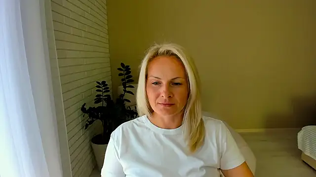 Snapshot of Alicee_Gracee chatting on 09-10-25, 09:08 Alicee Gracee online show from 09-10-25, 09:08