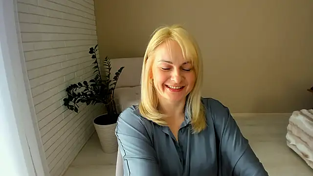 Snapshot of Alicee_Gracee chatting on 03-06-26, 10:32 Alicee Gracee online show from 03-06-26, 10:32