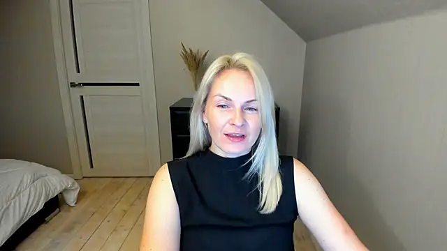 Snapshot of Alicee_Gracee chatting on 10-17-25, 07:37 Alicee Gracee online show from 10-17-25, 07:37