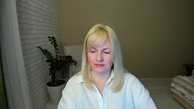 Snapshot of Alicee_Gracee chatting on 02-15-26, 04:50 Alicee Gracee online show from 02-15-26, 04:50