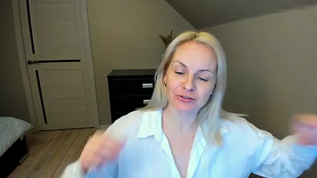 Snapshot of Alicee_Gracee chatting on 02-15-25, 07:28 Alicee Gracee online show from 02-15-25, 07:28