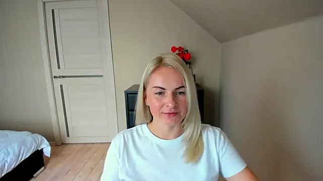 Snapshot of Alicee_Gracee chatting on 10-06-25, 09:32 Alicee Gracee online show from 10-06-25, 09:32