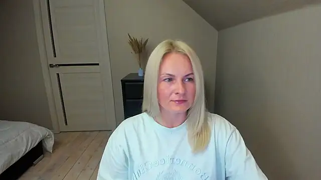 Snapshot of Alicee_Gracee chatting on 10-12-25, 06:53 Alicee Gracee online show from 10-12-25, 06:53