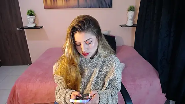 cristal-evanns online show from 11-25-25, 03:18