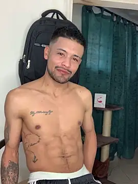 Snapshot of evil_boys_77 chatting on 02-02-25, 01:52 evil boys 77 online show from 02-02-25, 01:52