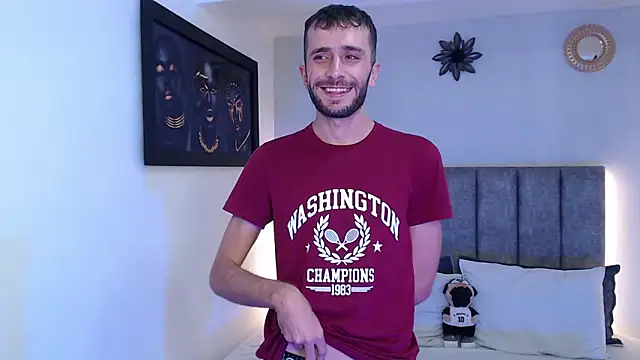 Snapshot of evil_boys_77 chatting on 12-01-24, 10:37 evil boys 77 online show from 12-01-24, 10:37