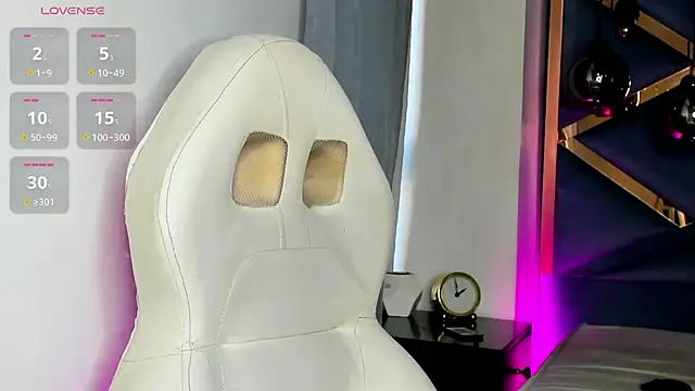 Lucii fer  online show from 11-23-25, 12:04