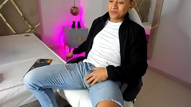 Lucii fer  online show from 11-18-25, 01:03