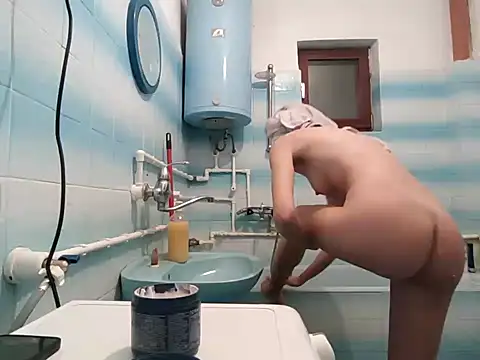 Snapshot of beaverwoman chatting on 01-24-25, 08:43 beaverwoman online show from 01-24-25, 08:43