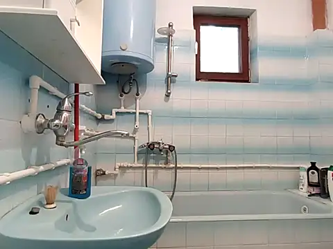 Snapshot of beaverwoman chatting on 10-12-25, 10:27 beaverwoman online show from 10-12-25, 10:27