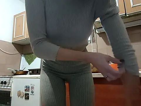 Snapshot of beaverwoman chatting on 11-10-25, 01:49 beaverwoman online show from 11-10-25, 01:49