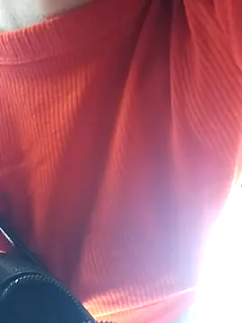 Snapshot of beaverwoman chatting on 09-21-25, 11:04 beaverwoman online show from 09-21-25, 11:04