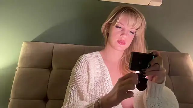 LustfulLuna  online show from 01-06-26, 06:56