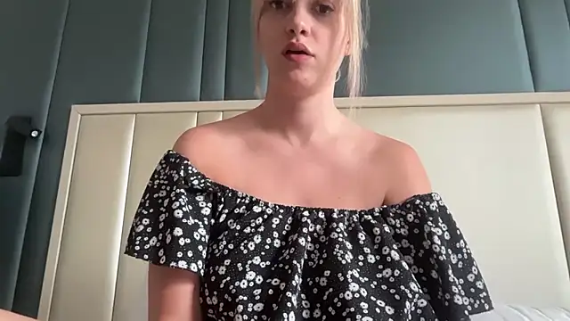LustfulLuna  online show from 05-04-26, 01:36