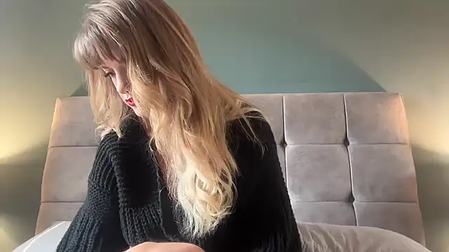 Snapshot of LustfulLuna_ chatting on 02-16-25, 12:21 LustfulLuna online show from 02-16-25, 12:21