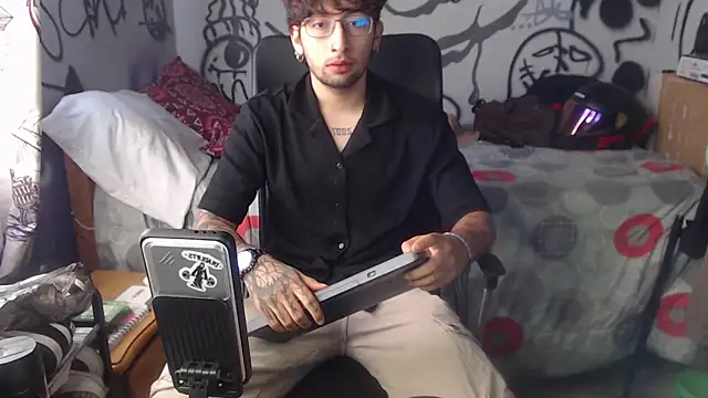 Dereck Dickson online show from 12-22-25, 05:13