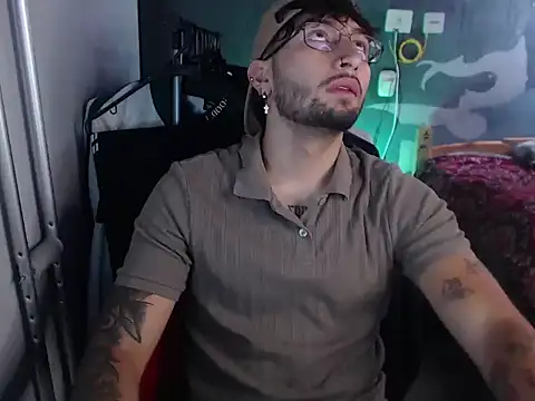 Dereck Dickson online show from 10-24-25, 03:44