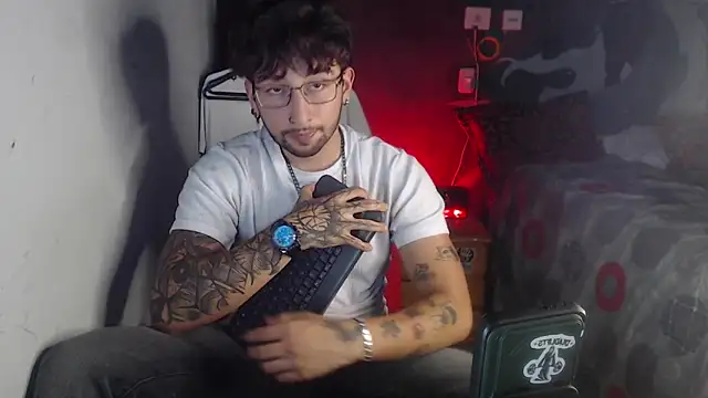 Dereck Dickson online show from 11-23-25, 06:12