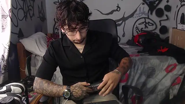 Dereck Dickson online show from 12-21-25, 02:41