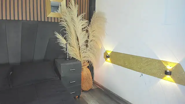 NaxaAndLexi  online show from 04-12-26, 01:58