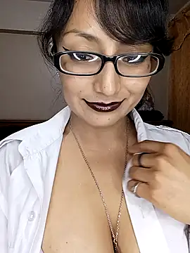 Lucy Chery online show from 12-17-25, 12:04