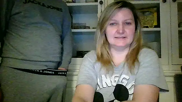 Snapshot of CoupleKitty chatting on 03-18-25, 08:37 CoupleKitty online show from 03-18-25, 08:37