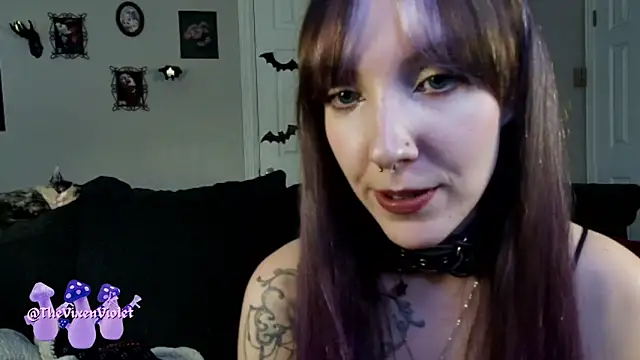 Snapshot of thevixenviolet chatting on 10-11-25, 09:38 thevixenviolet online show from 10-11-25, 09:38