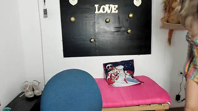 Snapshot of queen-natty chatting on 12-10-24, 02:48 queen-natty online show from 12-10-24, 02:48