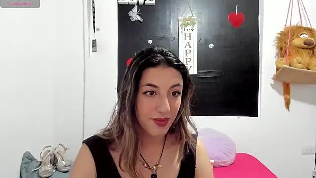 Snapshot of queen-natty chatting on 01-12-25, 07:21 queen-natty online show from 01-12-25, 07:21