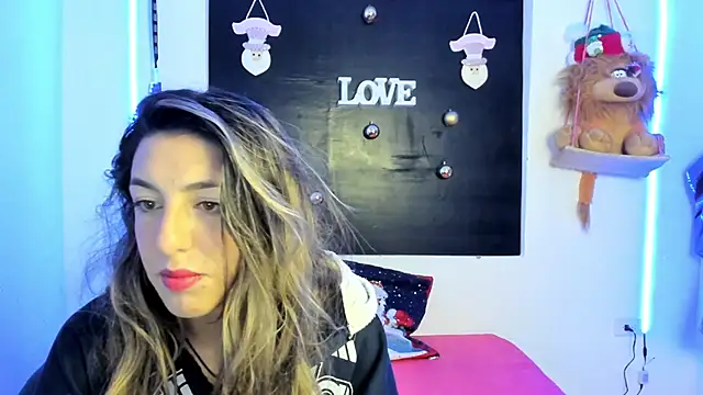 Snapshot of queen-natty chatting on 12-12-24, 12:16 queen-natty online show from 12-12-24, 12:16