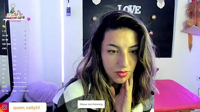 Snapshot of queen-natty chatting on 12-14-24, 02:33 queen-natty online show from 12-14-24, 02:33