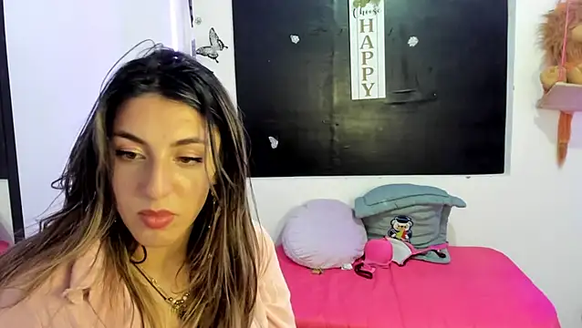 Snapshot of queen-natty chatting on 01-28-25, 07:22 queen-natty online show from 01-28-25, 07:22