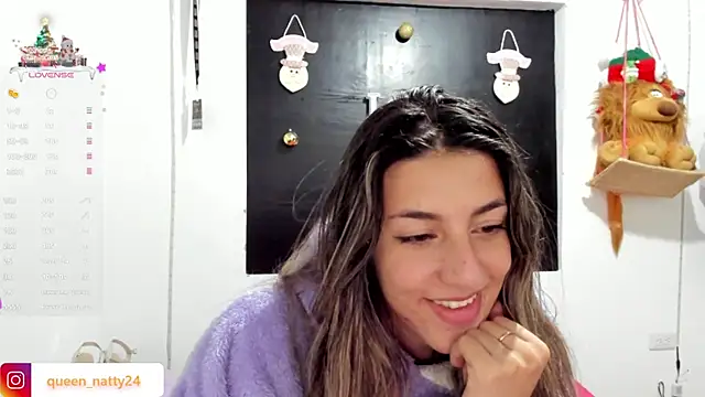 Snapshot of queen-natty chatting on 12-28-24, 06:49 queen-natty online show from 12-28-24, 06:49