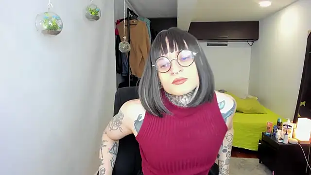 ShiiraVelkor online show from 12-15-25, 10:10