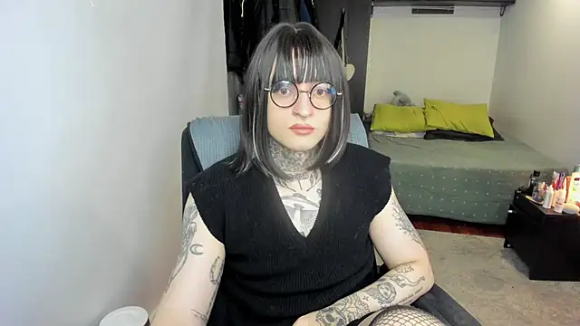 ShiiraVelkor online show from 11-28-25, 09:20