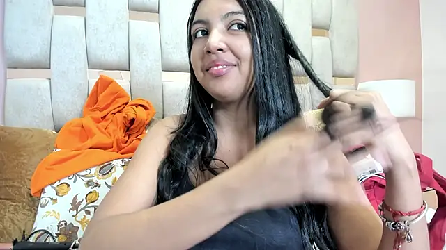 nicole fisherr online show from 10-10-25, 04:02