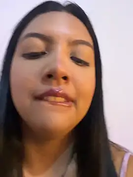 nicole fisherr online show from 05-17-26, 01:49