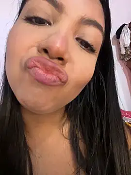 nicole fisherr online show from 05-22-26, 01:25