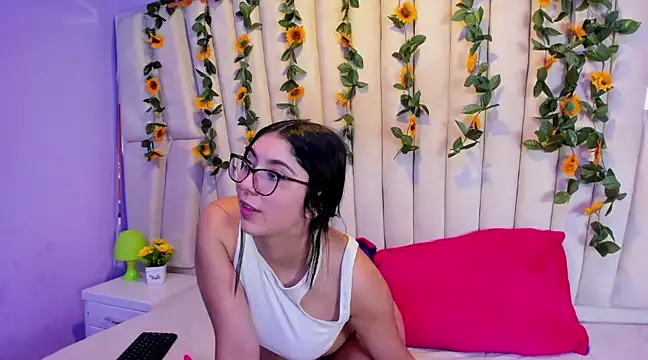 Lucy Anall  online show from 02-08-25, 10:08