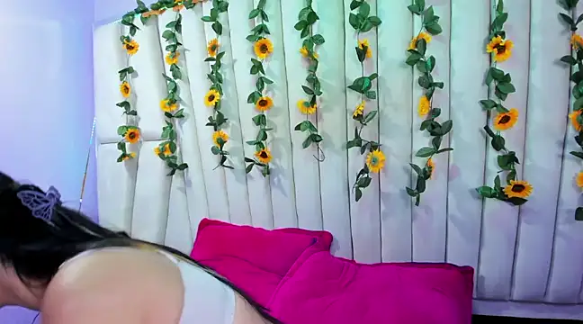 Lucy Anall  online show from 02-25-25, 11:59