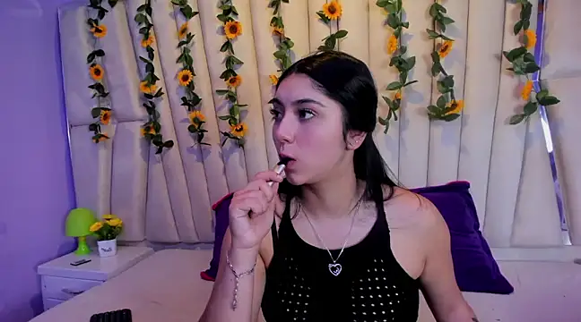 Lucy Anall  online show from 02-15-25, 10:00