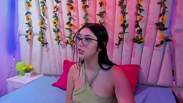 Lucy Anall  online show from 02-22-25, 09:59