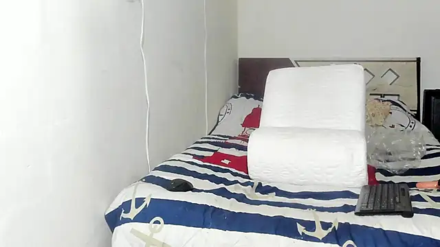 Snapshot of Brianrosex chatting on 03-15-25, 08:15 Brianrosex online show from 03-15-25, 08:15