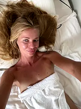 -OliWow- online show from 11-11-25, 08:42