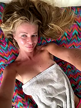 -OliWow- online show from 12-18-25, 08:41