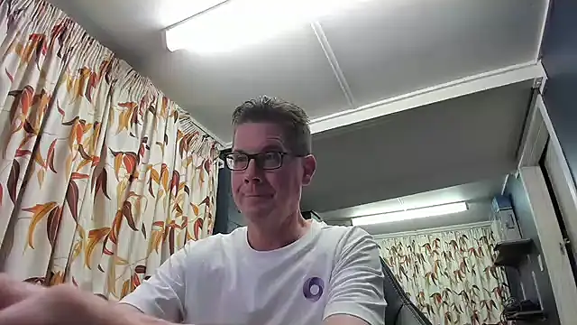 Snapshot of tilobinder chatting on 12-11-24, 01:06 tilobinder online show from 12-11-24, 01:06