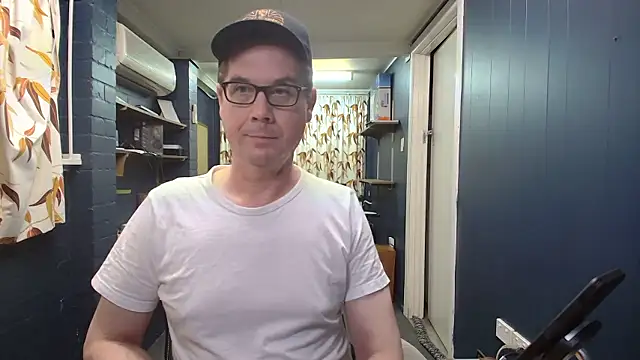 Snapshot of tilobinder chatting on 01-19-26, 04:00 tilobinder online show from 01-19-26, 04:00